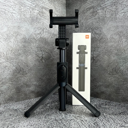 Монопод для селфи Xiaomi Mi Bluetooth Selfie Stick Tripod Черный (XMZPG01YM)